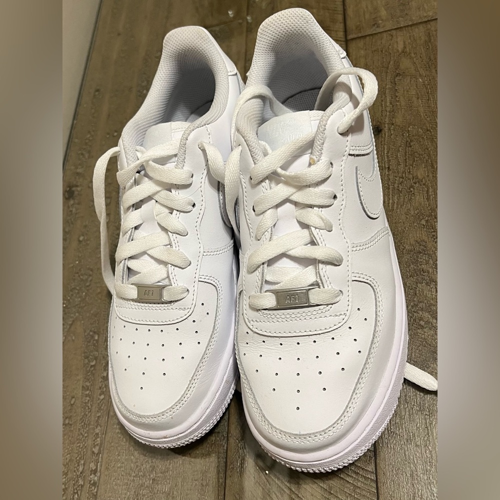 White Nike Air Force One - Picture 2 of 5
